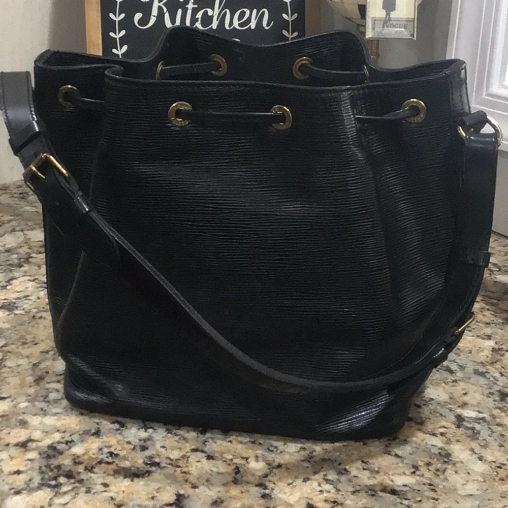 Louis Vuitton Black Epi Leather NOE Bucket Bag w/ dust bag EXCELLENT CONDITION - Picture 6 of 16